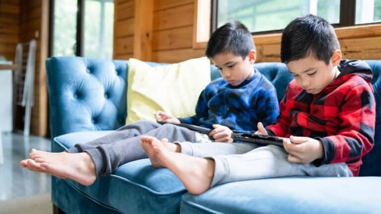 fatigué de voir vos enfants scotchés aux écrans  découvrez ce rituel scandinave qui fait ses preuves